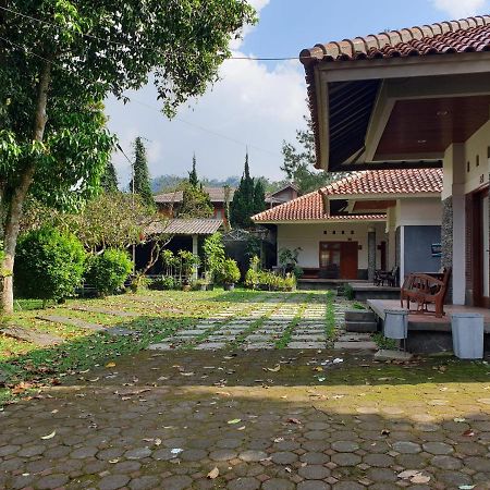 Yehezkiel Hotel Lembang Mitra Reddoorz Luaran gambar