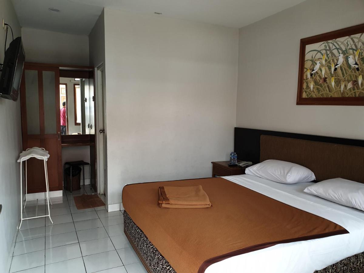 Yehezkiel Hotel Lembang Mitra Reddoorz Luaran gambar