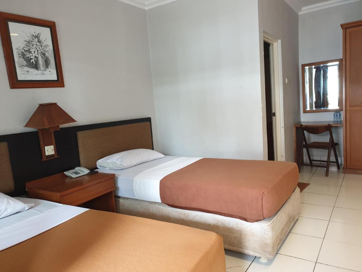 Yehezkiel Hotel Lembang Mitra Reddoorz Luaran gambar