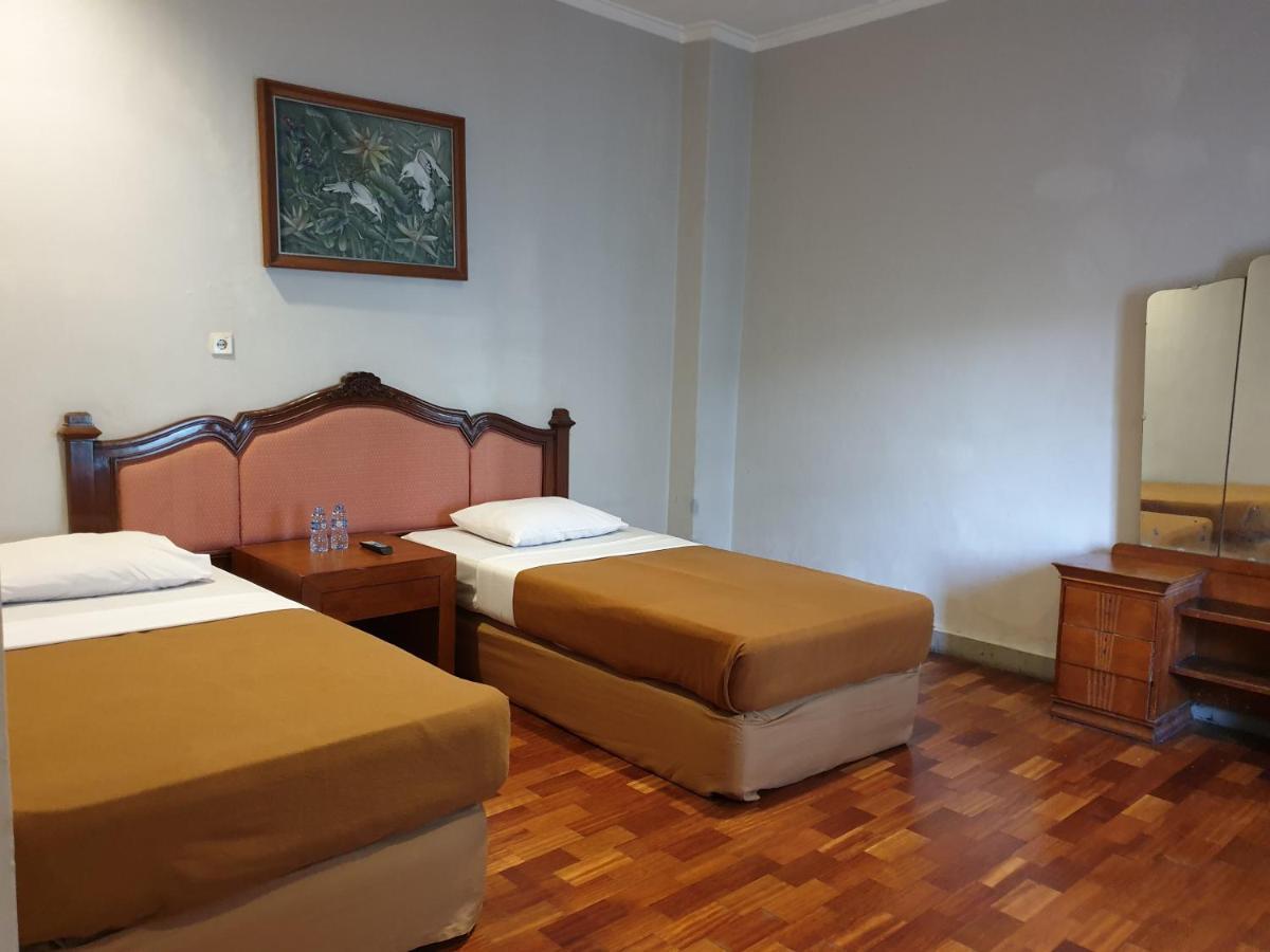 Yehezkiel Hotel Lembang Mitra Reddoorz Luaran gambar