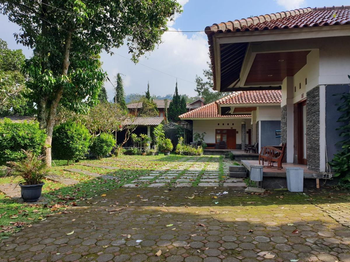 Yehezkiel Hotel Lembang Mitra Reddoorz Luaran gambar