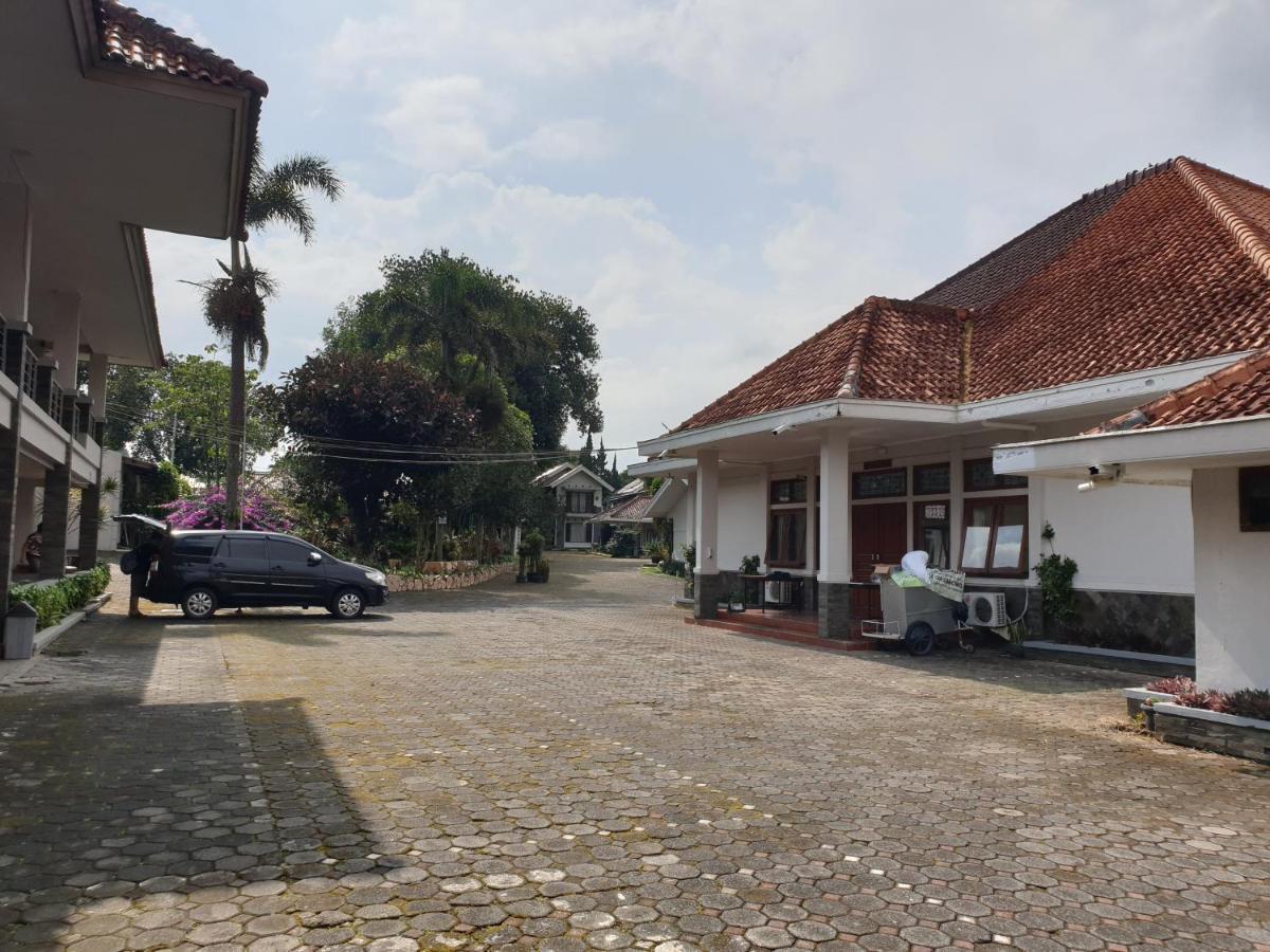 Yehezkiel Hotel Lembang Mitra Reddoorz Luaran gambar