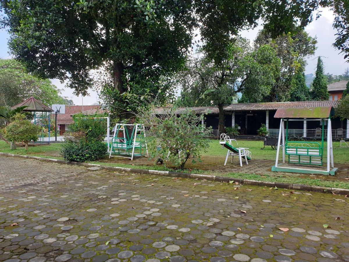 Yehezkiel Hotel Lembang Mitra Reddoorz Luaran gambar